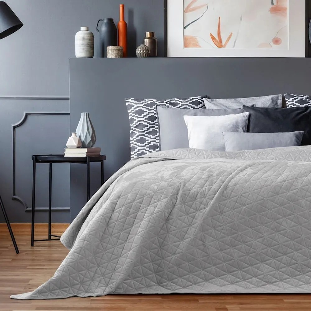 Jasnoszara narzuta pikowana z aksamitu 170x210 cm Laila – AmeliaHome