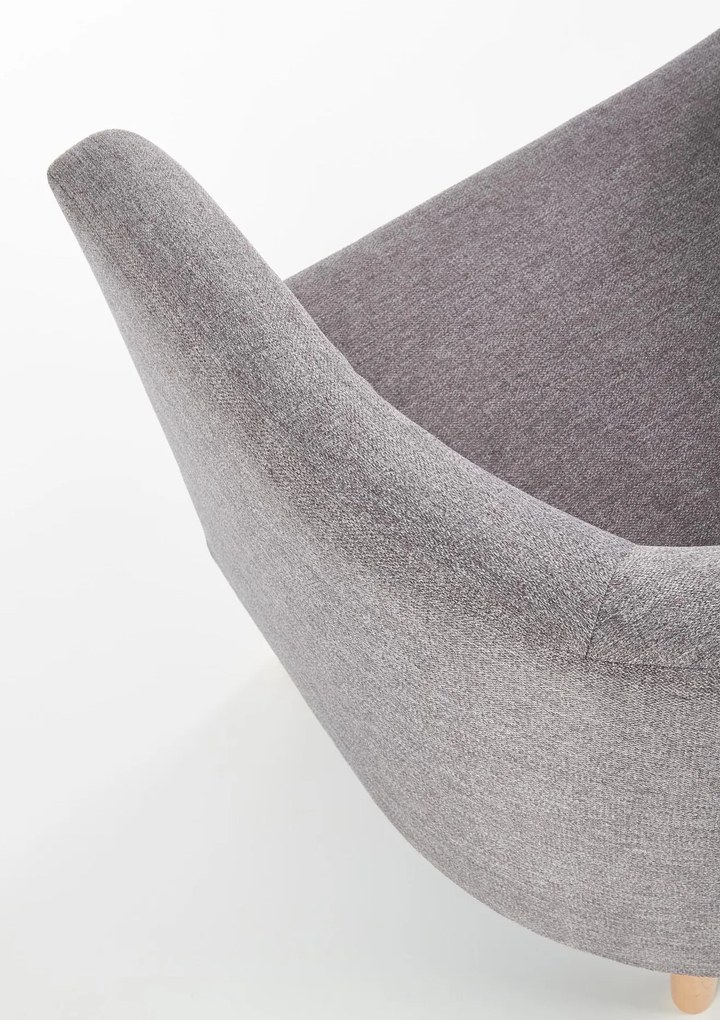 Tapicerowany fotel na drewnianych nóżkach Clubby