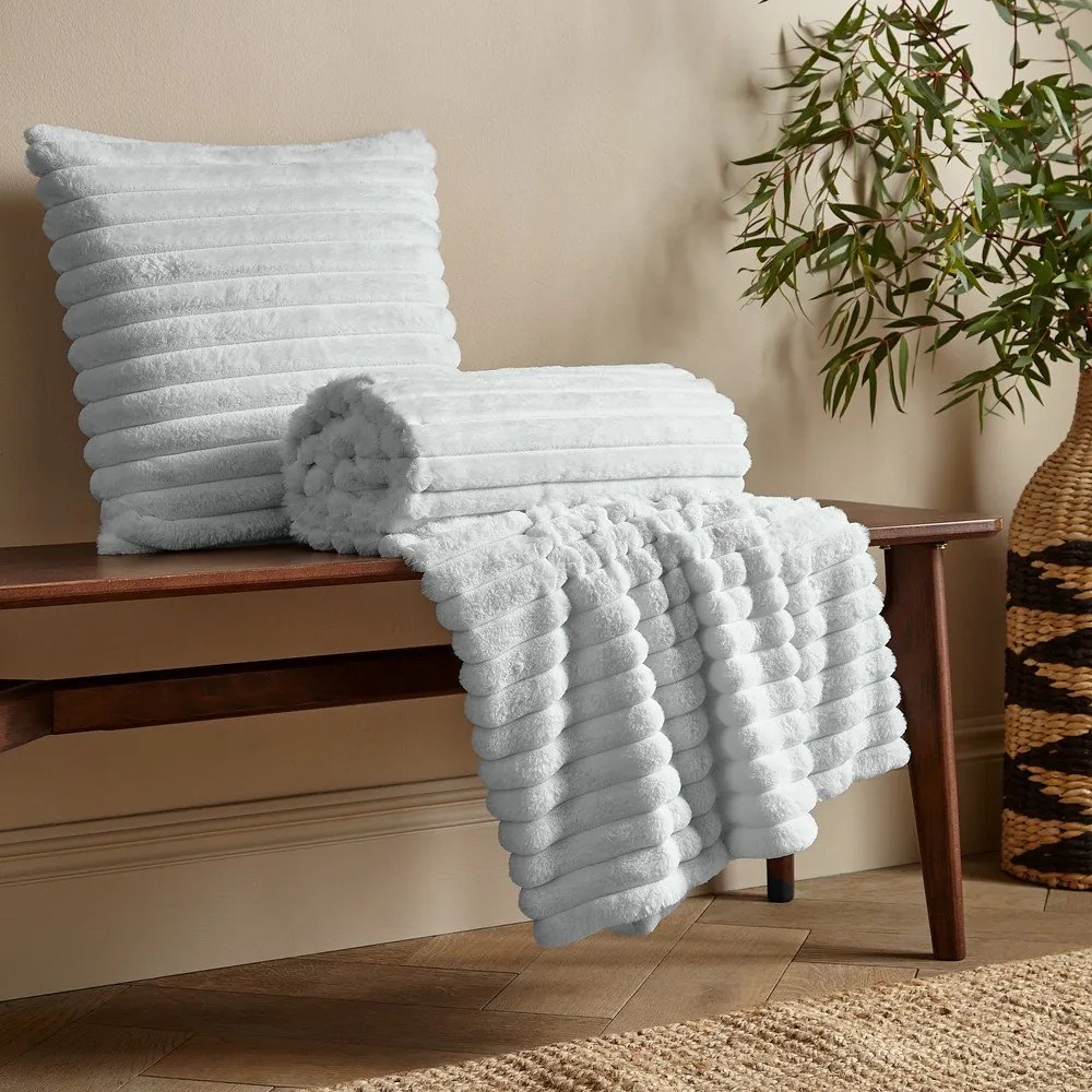 Biały koc z mikropluszu 130x170 cm Cosy Ribbed – Catherine Lansfield