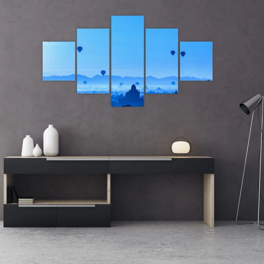 Obraz - Balony nad krajobrazem (125x70 cm)