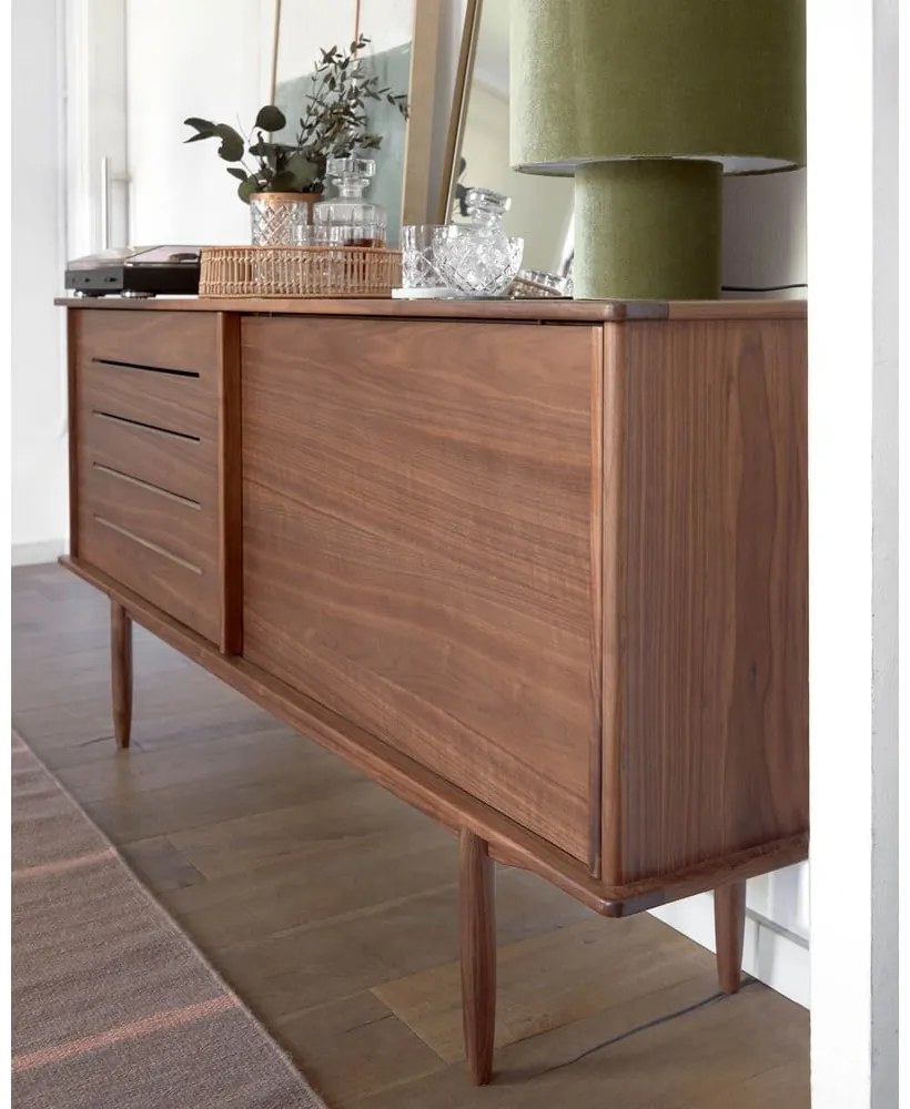 Komoda w dekorze drewna orzechowego Kave Home Carolin