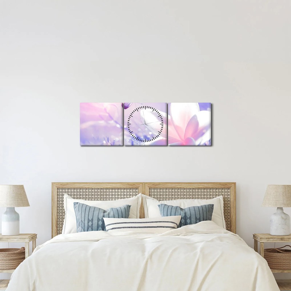 Obraz - Motyl lecący do kwiatu (z zegarem) (90x30 cm)