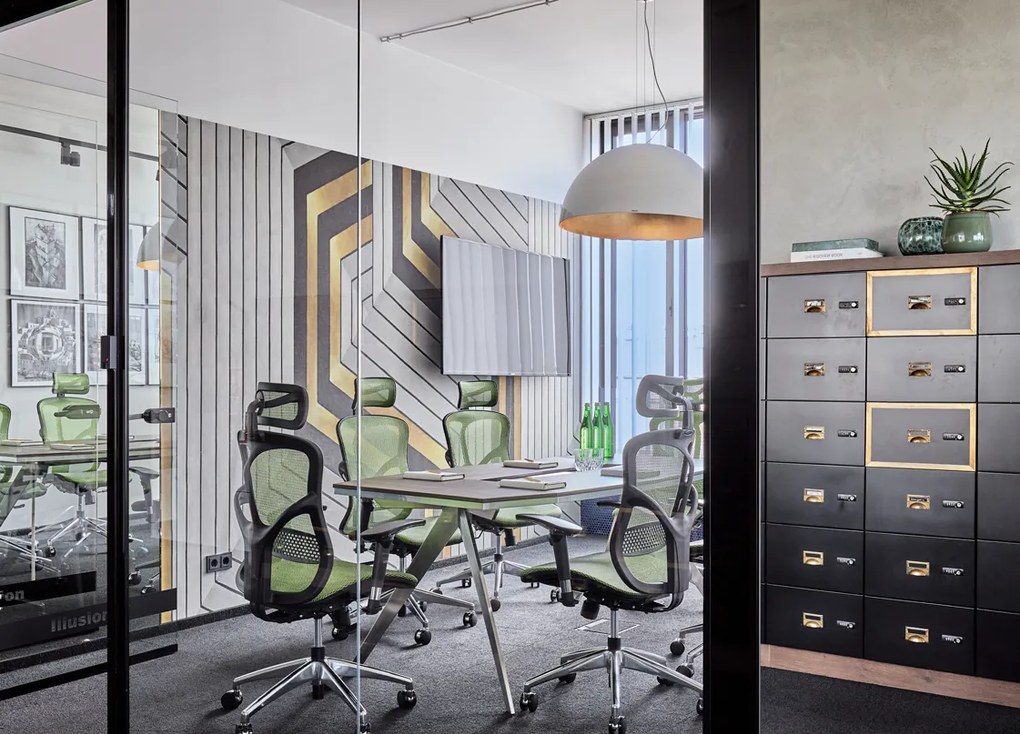 Wygodny fotel biurowy ergonomiczny Ergo 500. Fotel tapicerowany przewiewną siatką Mesh, 5 kolorów do wyboru. Fotel ma regulowane oparcie, podłokietniki. wysokość zagłówka. Nowoczesne meble biurowe.