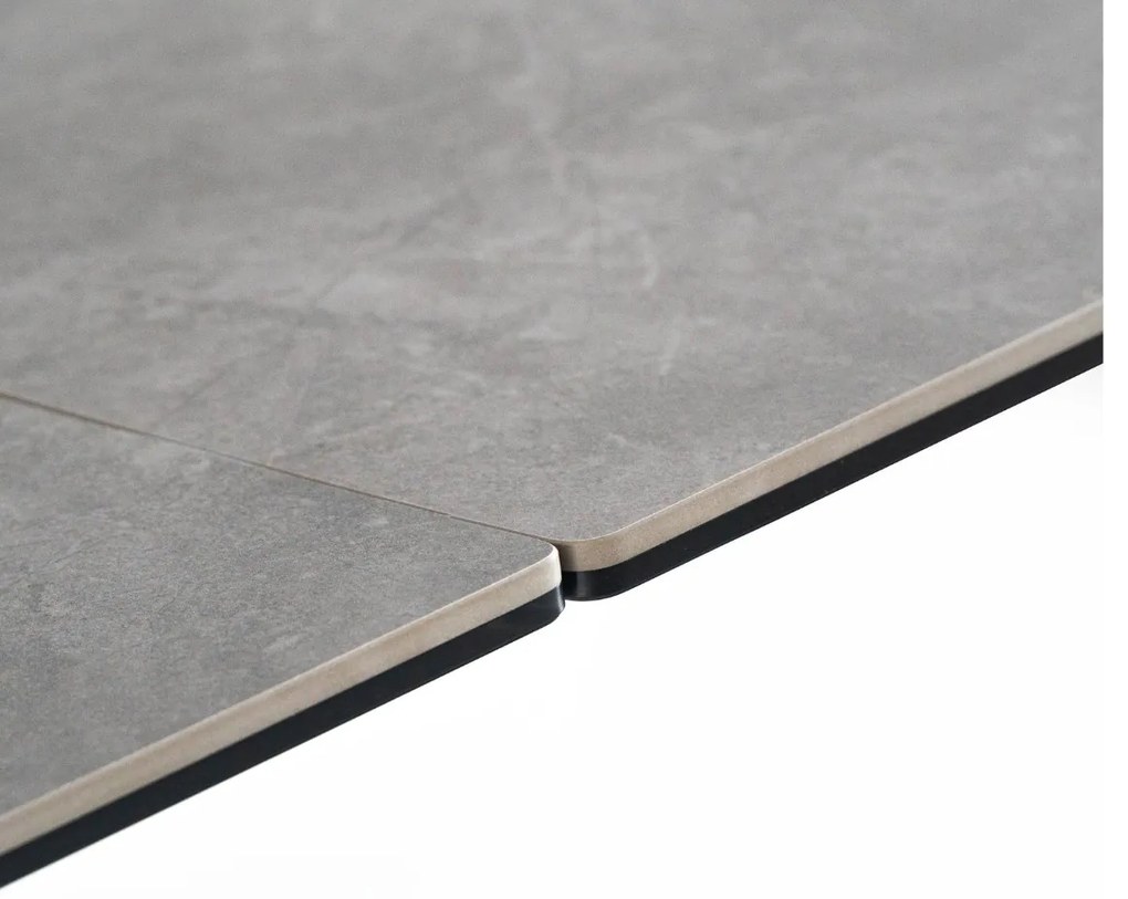 Elegancki stół z szarym ceramicznym blatem na hartowanym szkle. Rozmiary 160 (240) x 90 cm. Metalowa podstawa ze stali szczotkowanej nadaje mu nowoczesny charakter i wyjątkową trwałość.