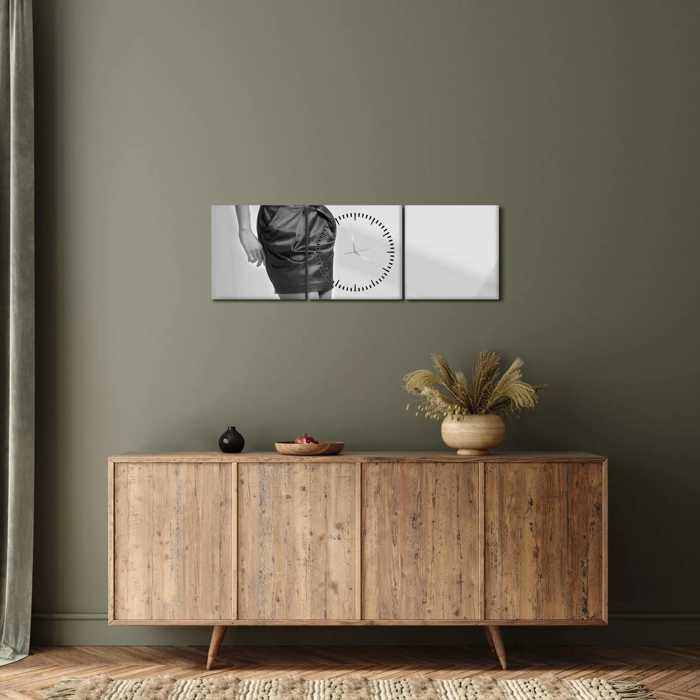 Obraz - Kobieta w krótkiej sukience (z zegarem) (90x30 cm)