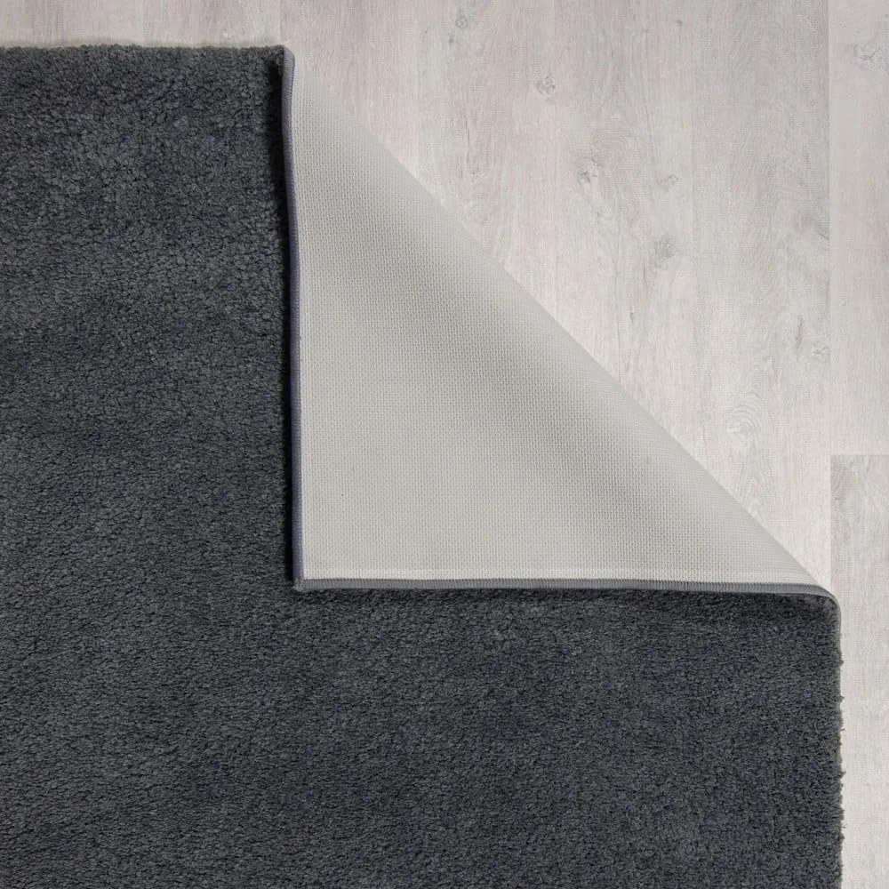 Ciemnoszary dywan z włókien z recyklingu odpowiedni do prania 80x150 cm Fluffy – Flair Rugs