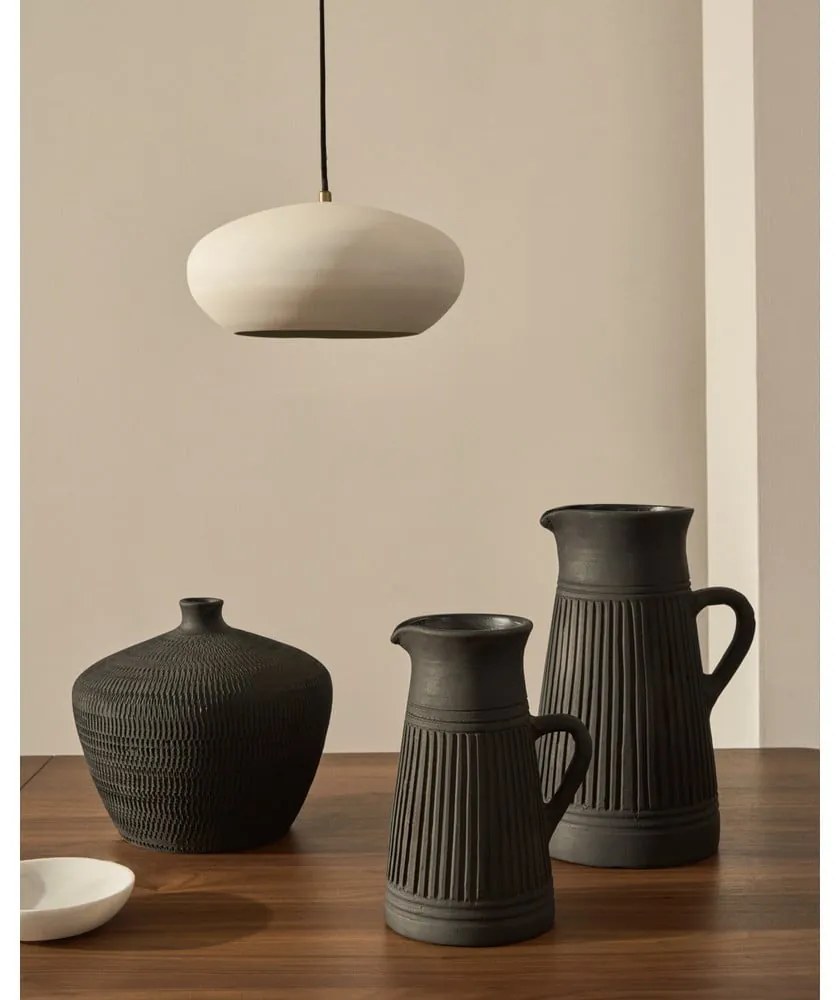 Biała lampa wisząca z metalowym kloszem ø 40 cm Inda – Kave Home