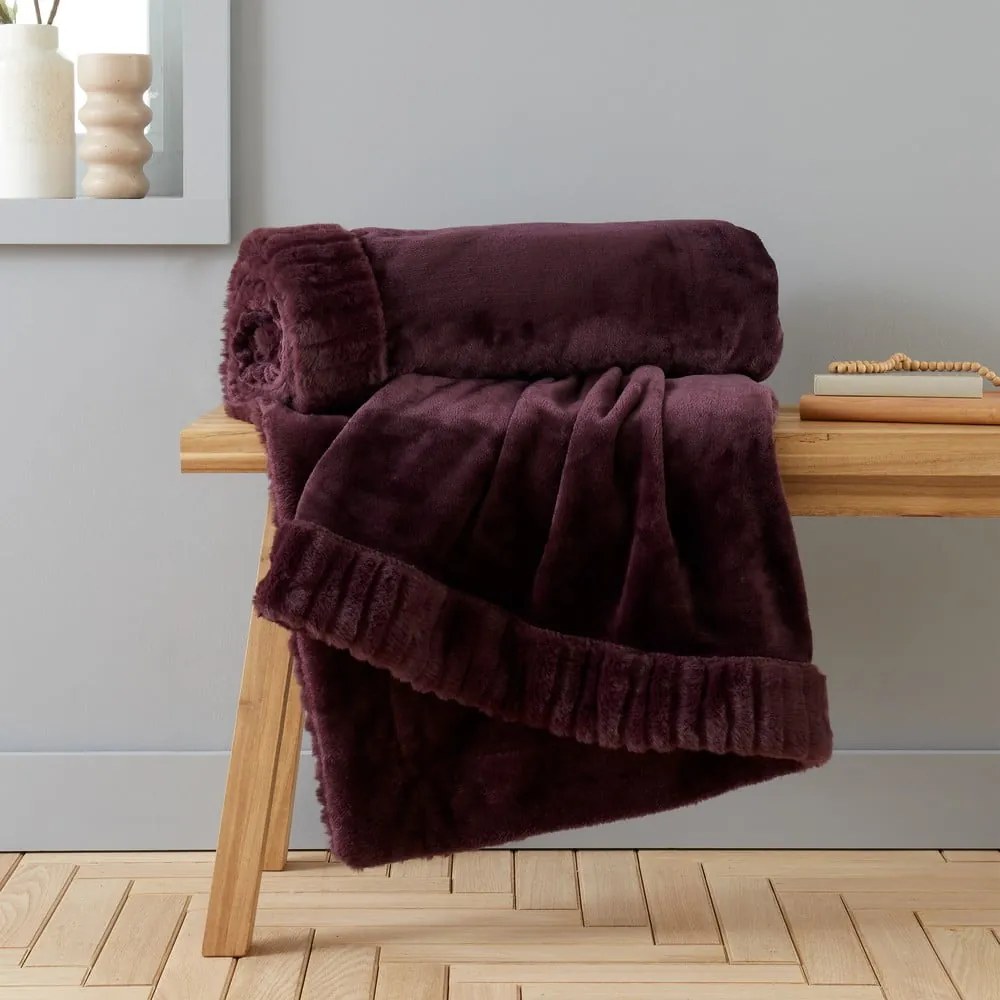 Ciemnofioletowy koc z mikropluszu 150x200 cm Velvet and Faux Fur – Catherine Lansfield
