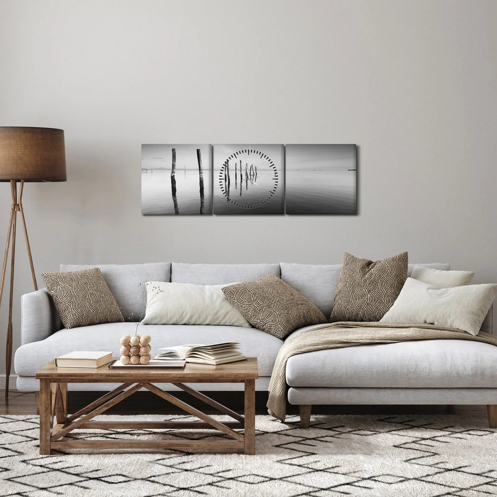Obraz czarno - białej powierzchni wody (z zegarem) (90x30 cm)