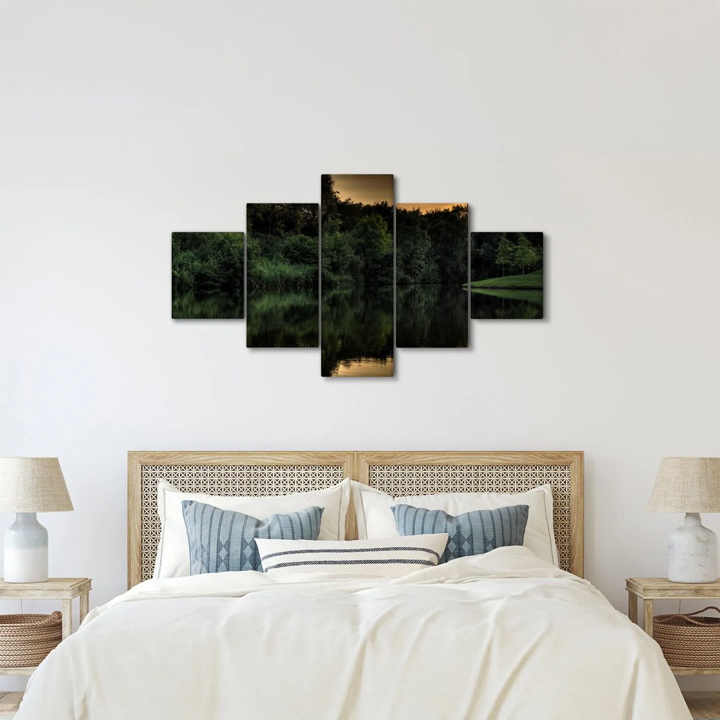 Obraz jeziora przy lesie (125x70 cm)