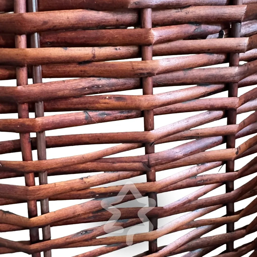 Brązowy kosz pod choinkę