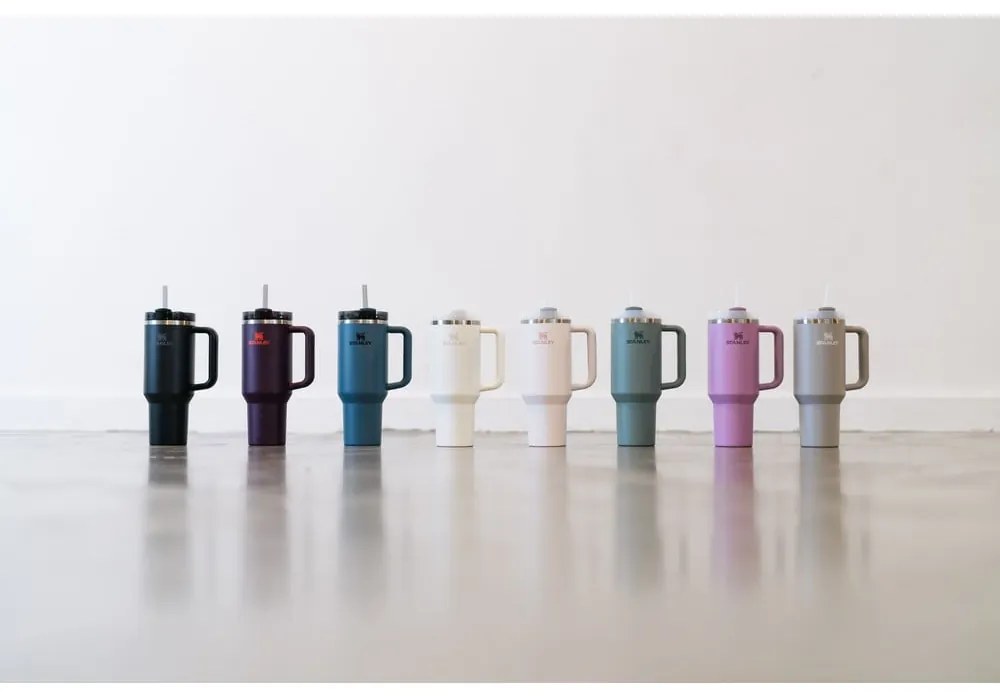 Ciemnofioletowy termos ze słomką ze stali nierdzewnej 1,18 l Quencher H2.0 FlowState Tumbler Plum – Stanley