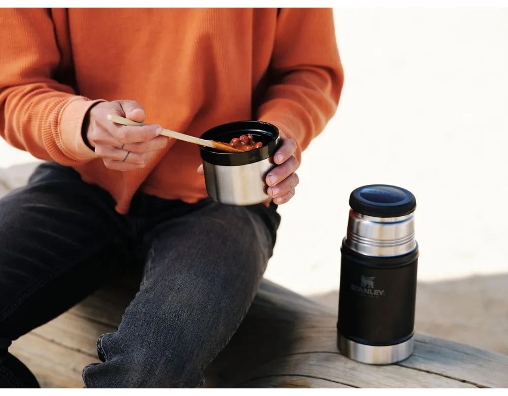 Czarny termos na jedzenie ze stali nierdzewnej 700 ml Legendary Classic Black – Stanley