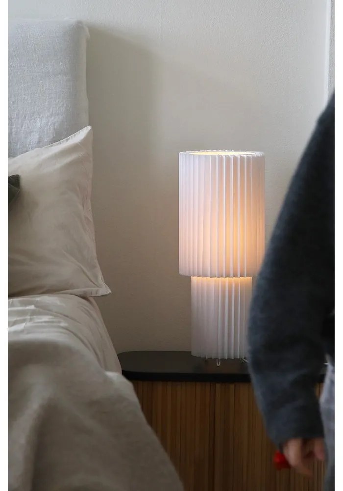 Biała lampa stołowa z tekstylnym kloszem (wysokość 45 cm) Catis – Markslöjd