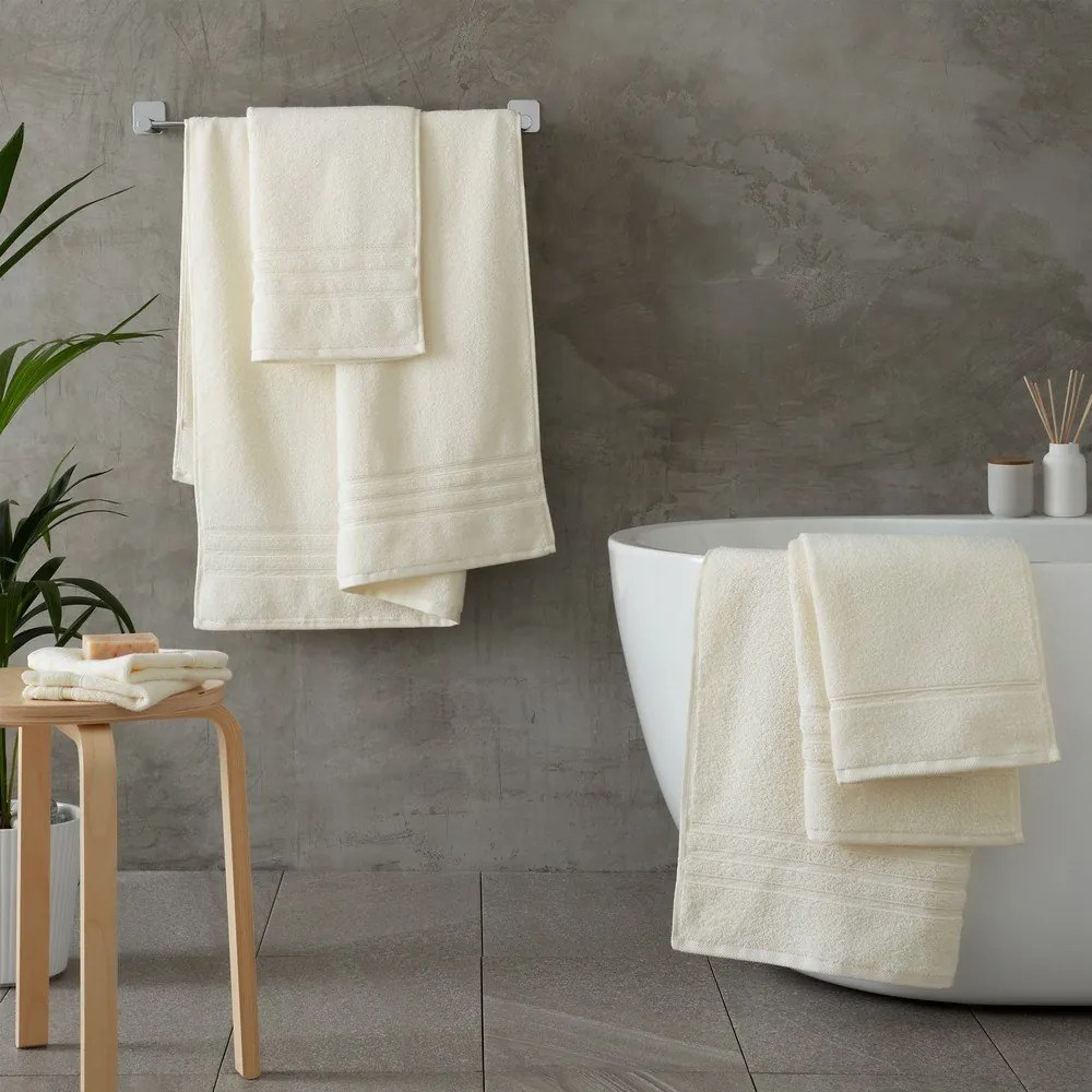 Kremowy bawełniany ręcznik kąpielowy frotte 70x120 cm Zero Twist – Catherine Lansfield