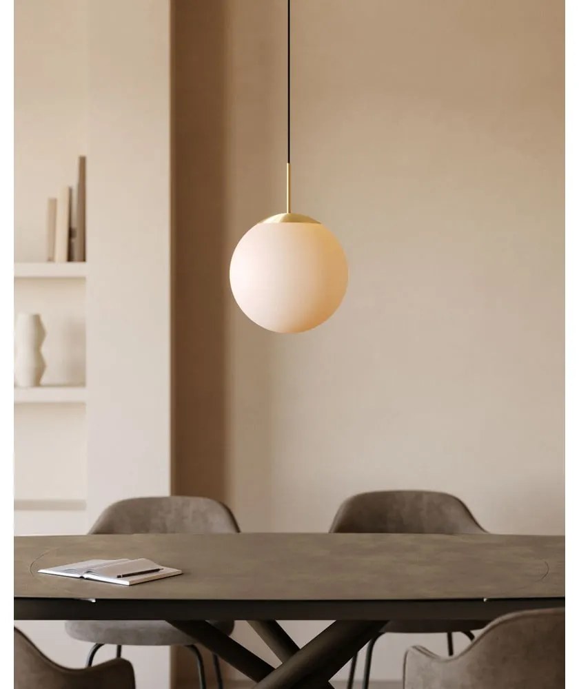 Biała/w kolorze złota lampa wisząca ze szklanym kloszem ø 30 cm Mahala – Kave Home