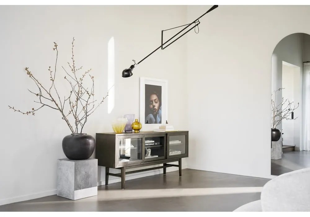 Brązowa witryna w dekorze dębu z drzwiami przesuwnymi 170x75 cm Hazelton – Rowico