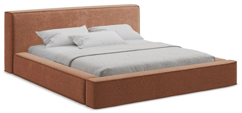 Tapicerowane łóżko dwuosobowe w kolorze terakoty ze schowkiem i stelażem 140x200 cm Noho – Makamii