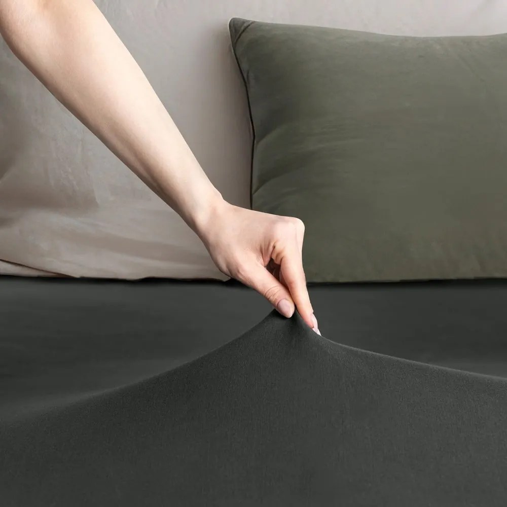 Ciemnoszare dżersejowe prześcieradło z gumką 220x200 cm Amber – Restilo