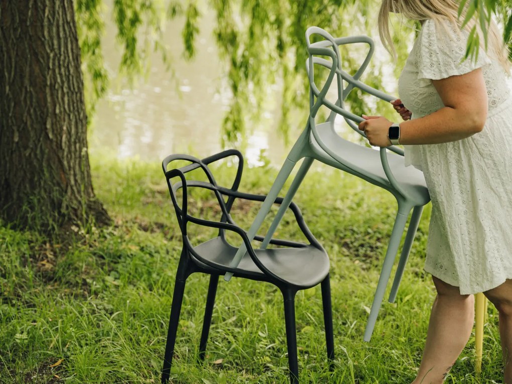 Zestaw 4 czerwonych plastikowych krzeseł KATO