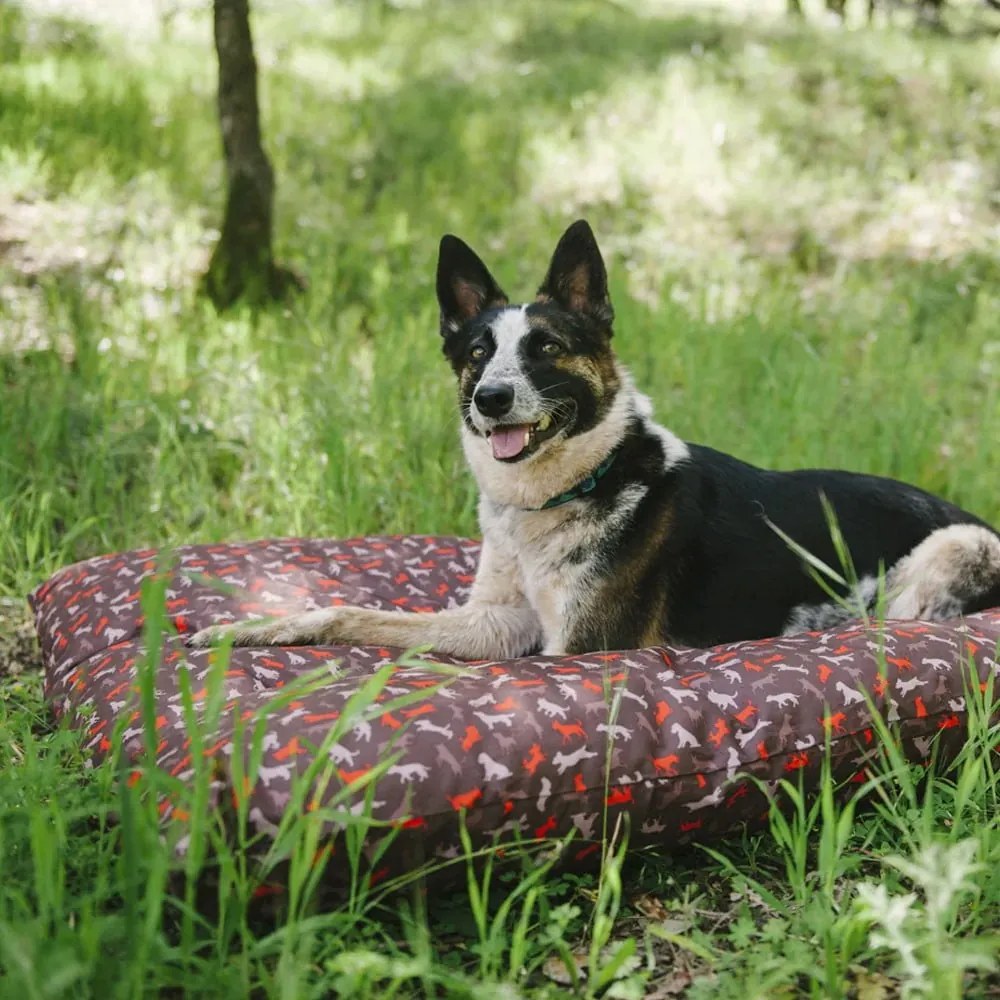 Brązowe legowisko dla psów 50x70 cm Outdoor Bed Mocha S – P.L.A.Y.