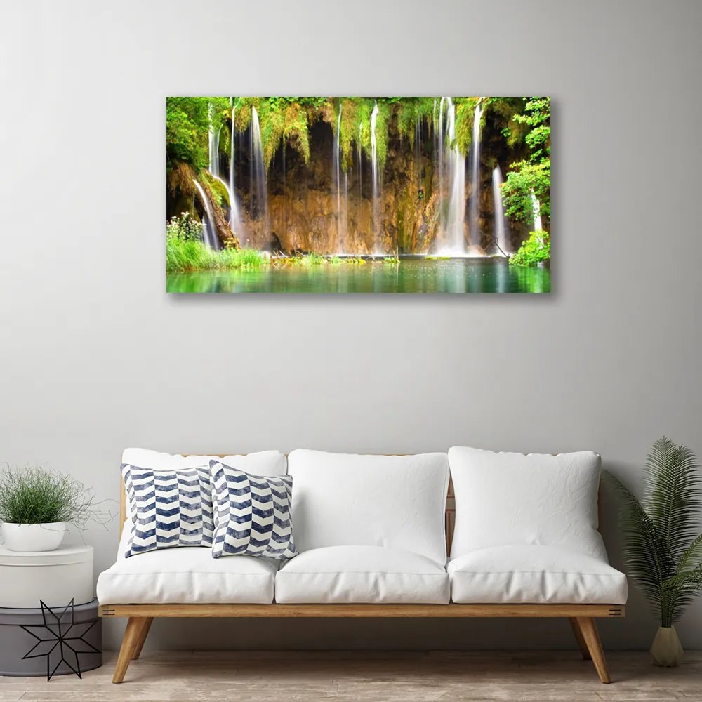 Zdjęcie na płótnie Jezioro pod Górskim Wodospadem