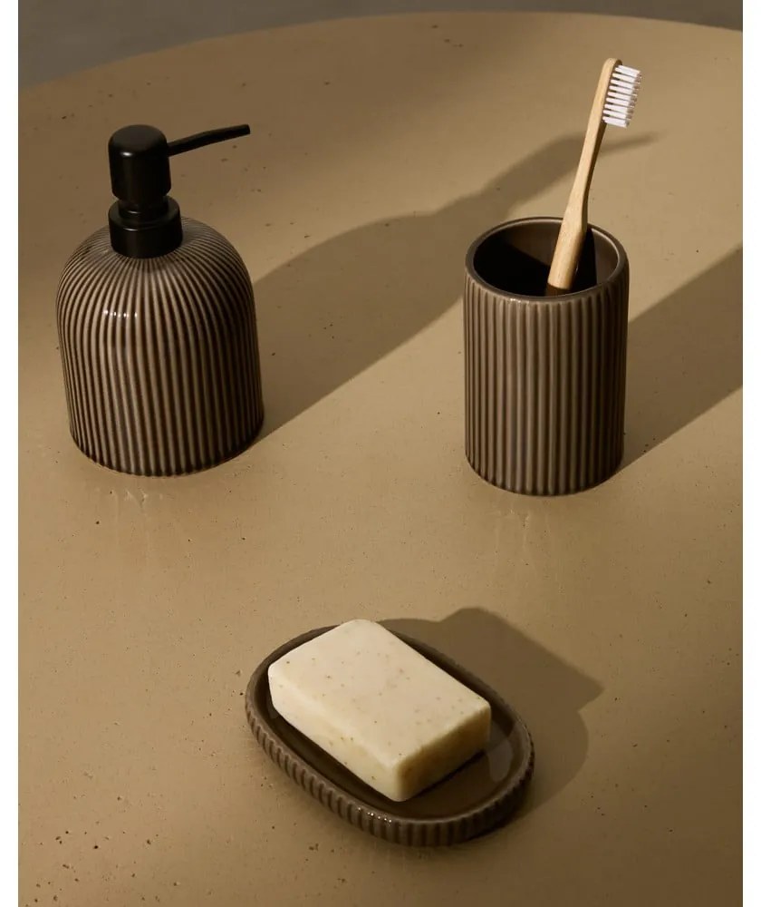 Ciemnobrązowy ceramiczny kubek na szczoteczki do zębów Selime – Kave Home