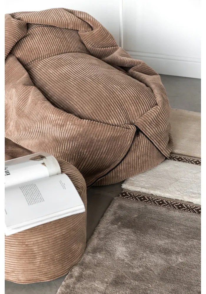 Brązowy dziecięcy worek do siedzenia z materiału bouclé Cocoon 120 – SLOWDOWN