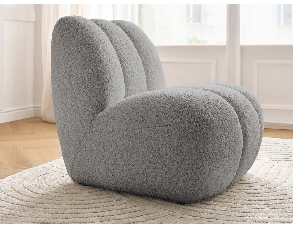 Jasnoszary fotel z materiału bouclé Janissaire – Bobochic Paris