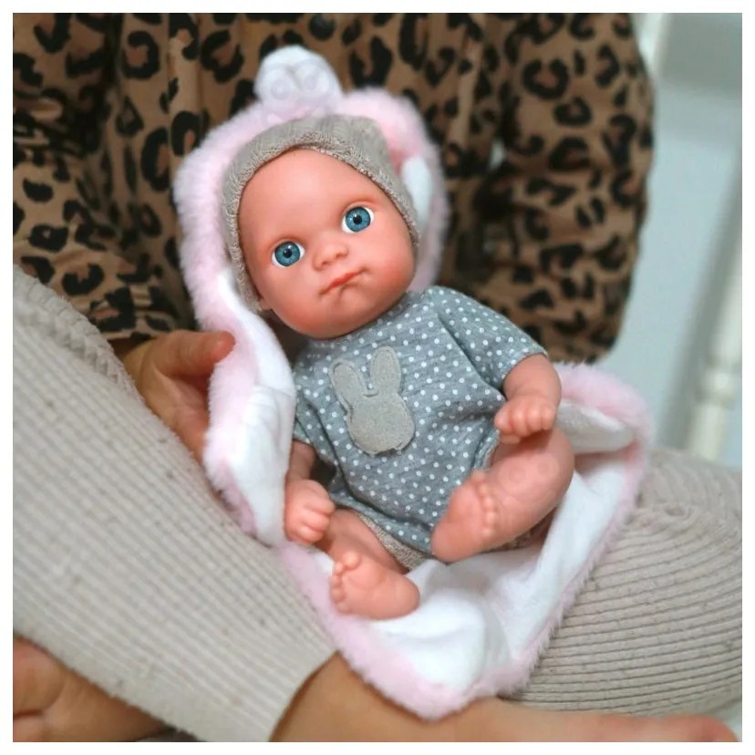 Woopie royal pierwsza lalka bobas z kocykiem króliczkiem 23 cm
