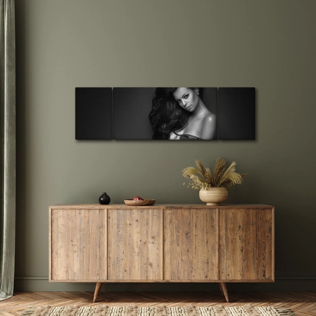 Obraz - Czarno - biały portret uwodzicielskiej kobiety (170x50 cm)