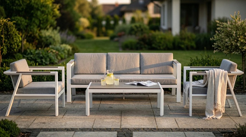 Zestaw mebli ogrodowych biały aluminium sofa fotele stolik drewniane detale