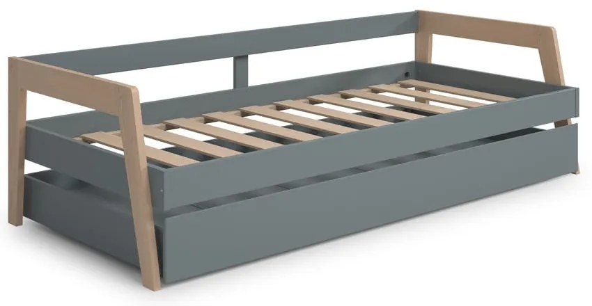 Zielone/szarozielone łóżko dziecięce z litego drewna sosnowego z wysuwanym łóżkiem ze schowkiem ze stelażem 90x200 cm Carrie – Marckeric