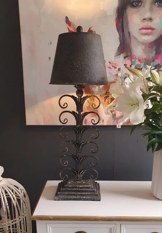 Lampa stołowa