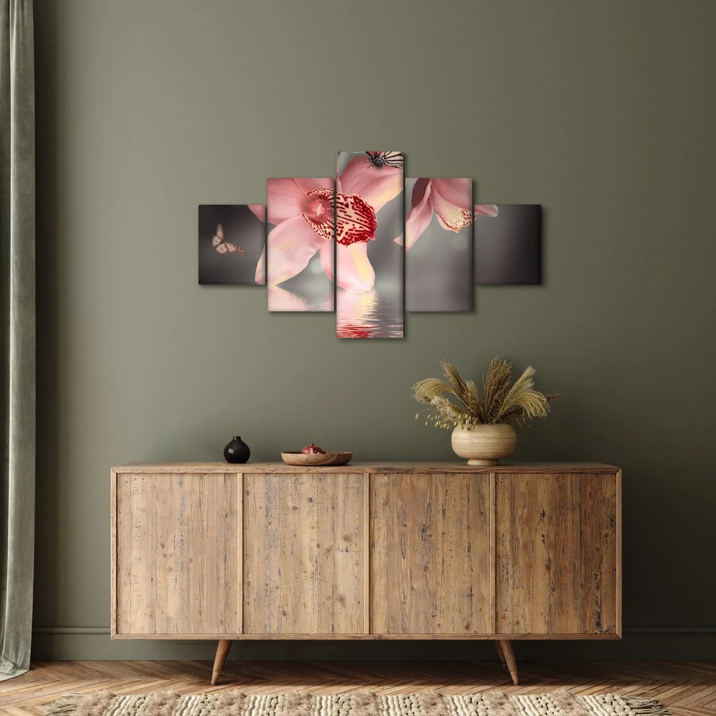 Obraz - Kwiaty i motyl (125x70 cm)