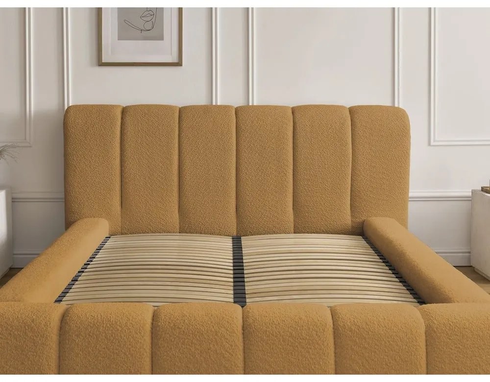 Musztardowe tapicerowane łóżko dwuosobowe ze schowkiem i stelażem 140x190 cm Denali – Bobochic Paris