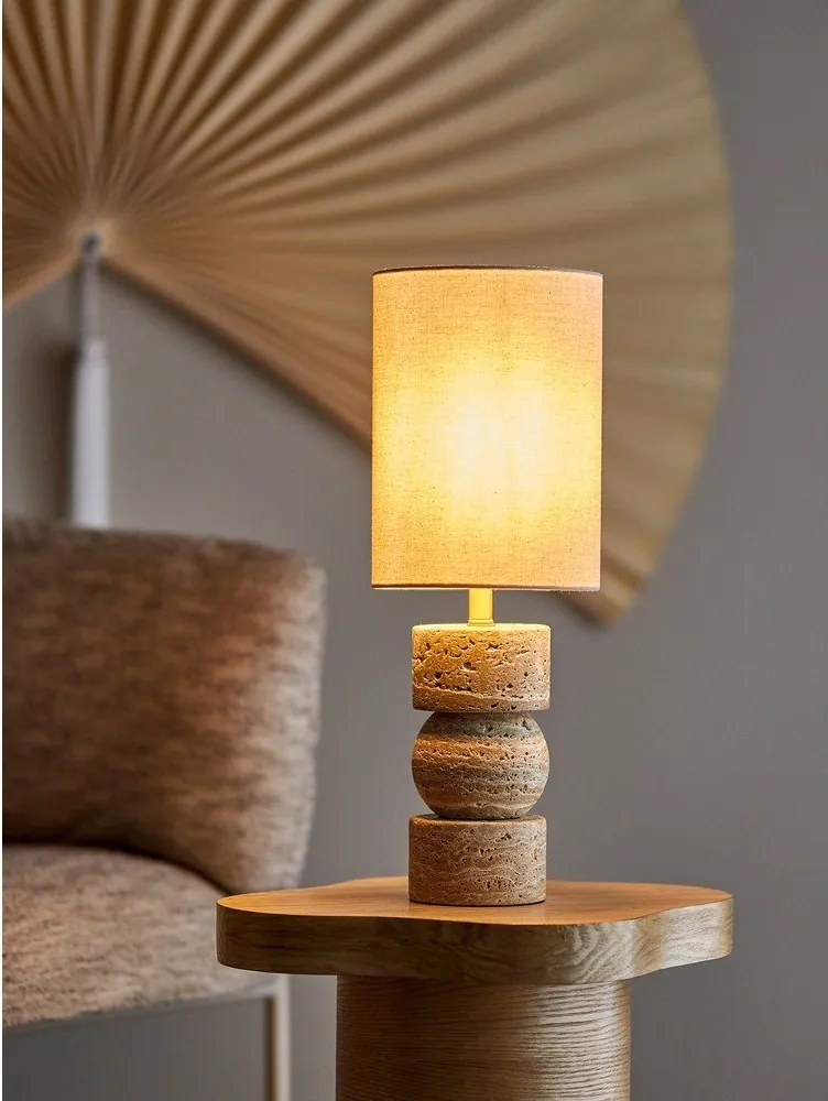Kamienna lampa stołowa w naturalnym kolorze z tekstylnym kloszem (wysokość 53 cm) Marci – Bloomingville