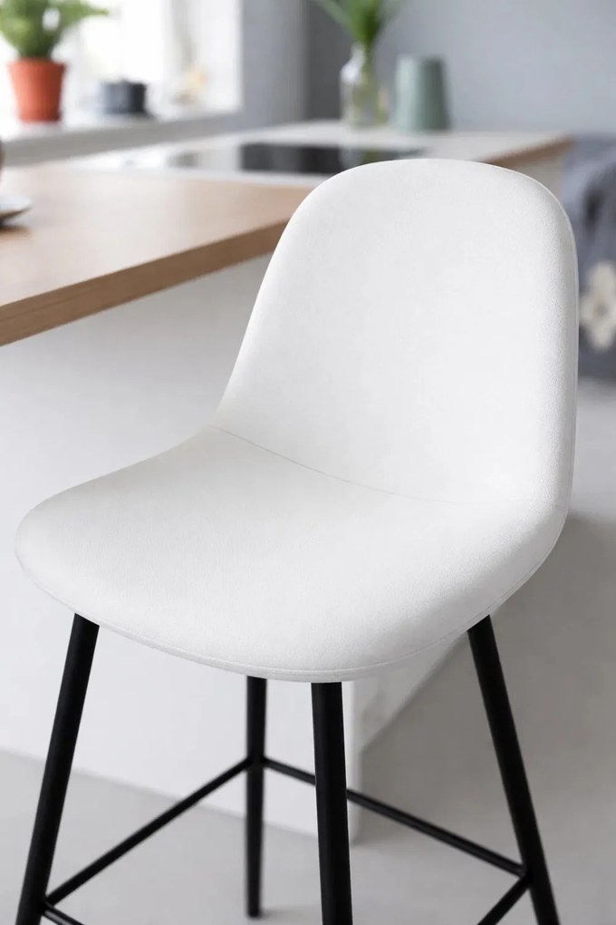 Czarny taboret z tkaniny tekowej