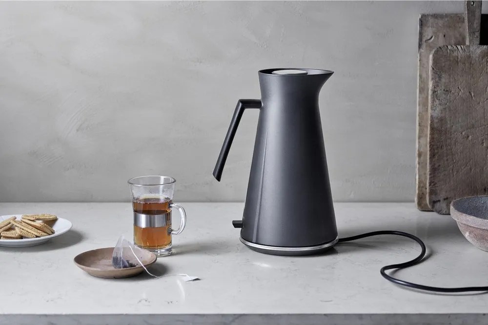 Czarny czajnik elektryczny 1,4 l Grand Cru – Rosendahl