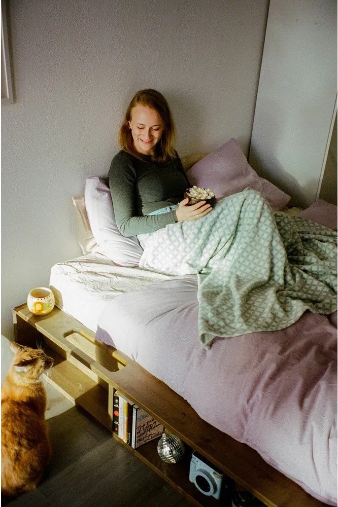 Brązowe łóżko dwuosobowe z drewna sosnowego ze stelażem 180x200 cm Ziggy – Karup Design