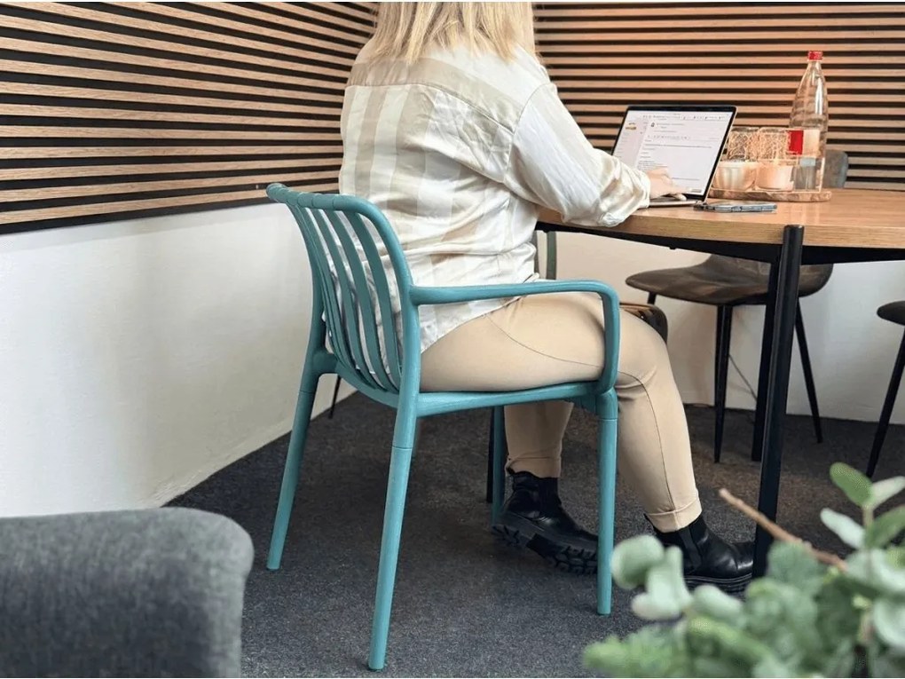 Plastikowe krzesło TREGO z podłokietnikami, niebieskie