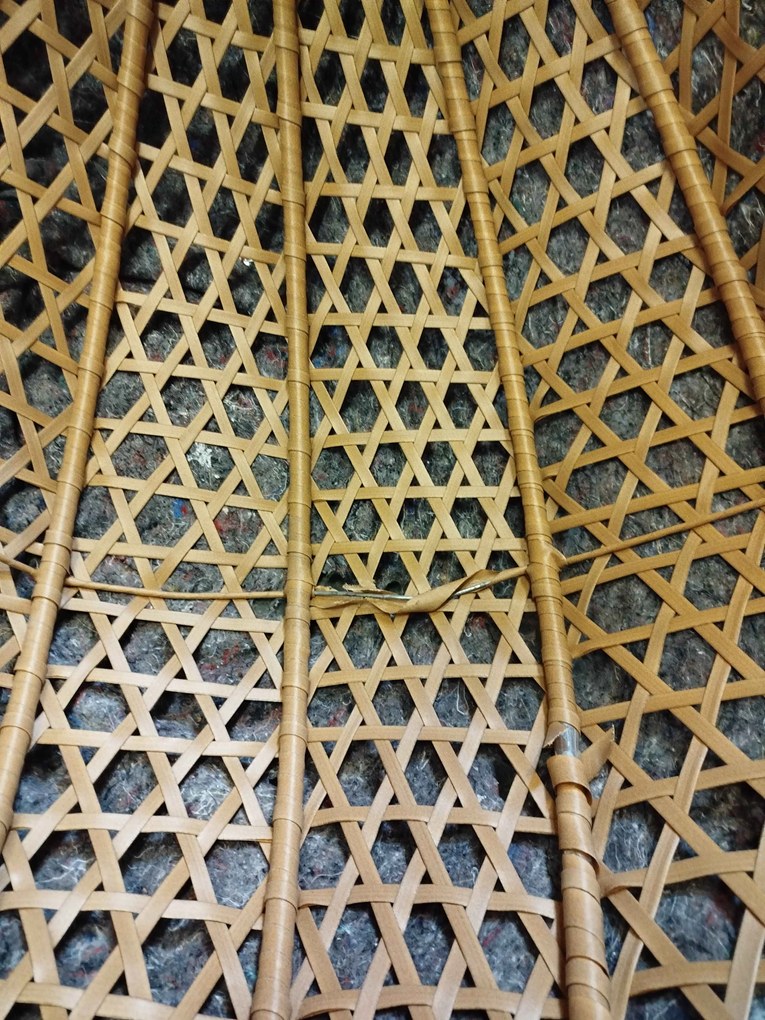 PROMOCJA Jasnobrązowe wiszące krzesło TROPIKAL ze stojakiem II. jakość