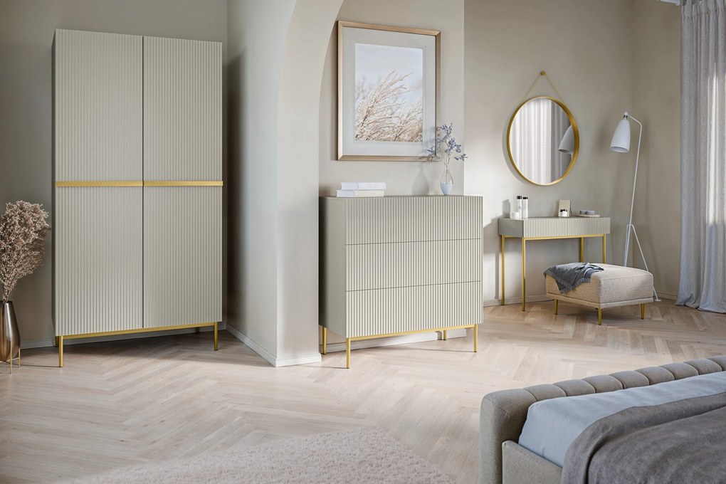 Komoda Nicole 100 cm z trzema szufladami i metalowymi nogami - kaszmir / złote nóżki