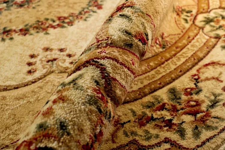 Owalny kremowy dywan w retro stylu P7-M58