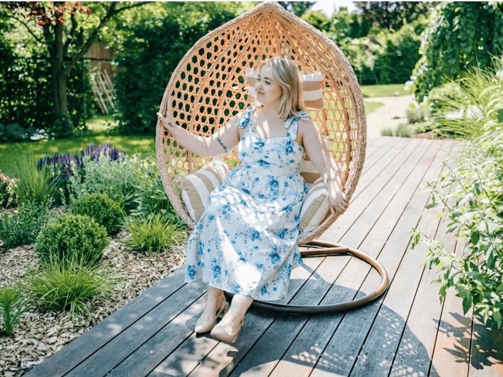 Jasnobrązowy fotel wiszący TROPIKAL ze stojakiem