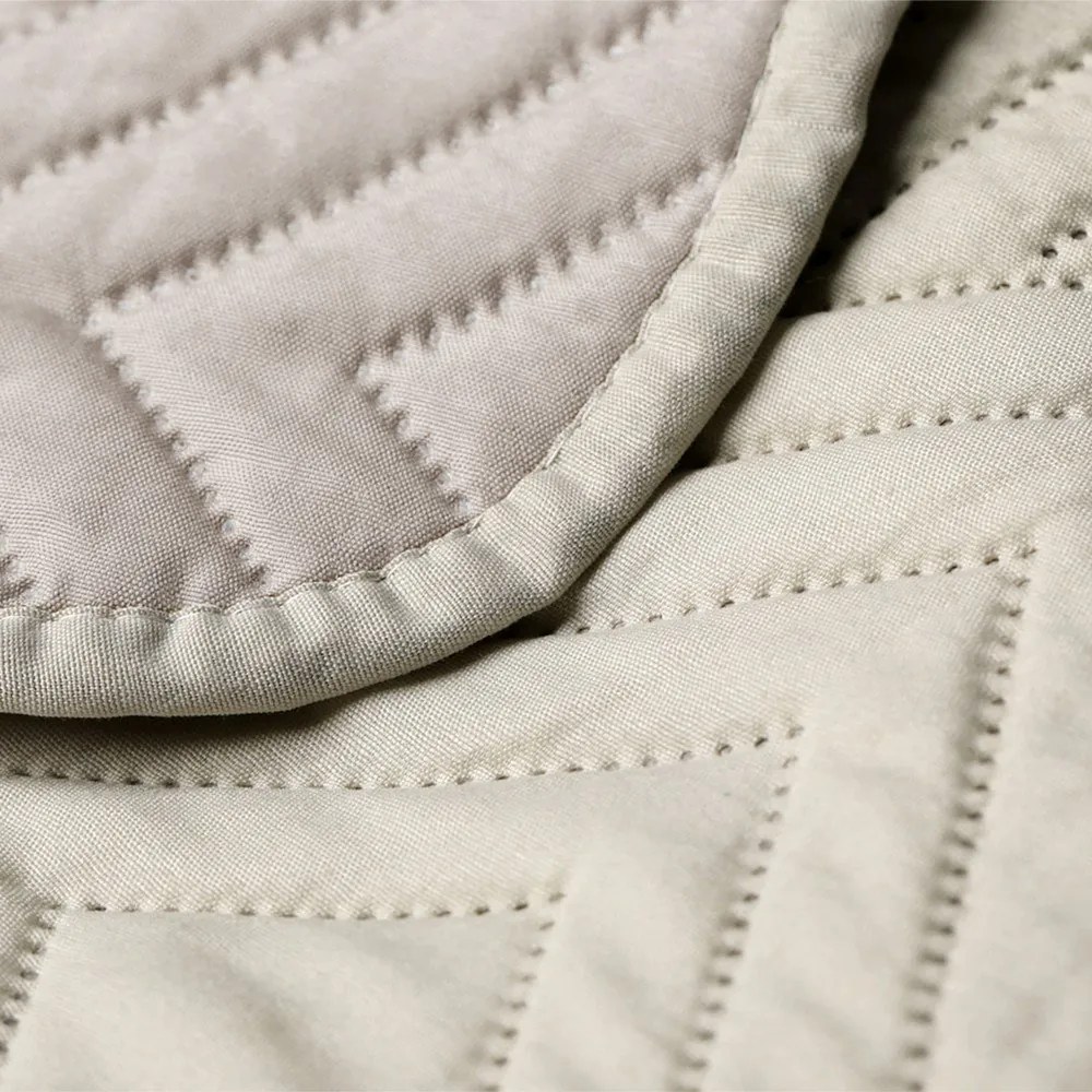 Kremowa narzuta pikowana z mikrowłókna 220x240 cm Softa – Restilo