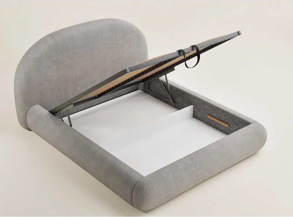 Szarobeżowe tapicerowane łóżko dwuosobowe ze schowkiem ze stelażem 140x200 cm Maumere – Maison de Rêve