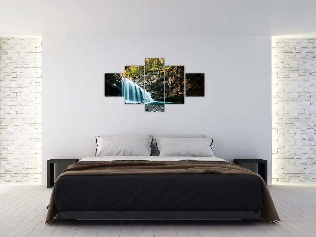 Obraz leśnego wodospadu (125x70 cm)