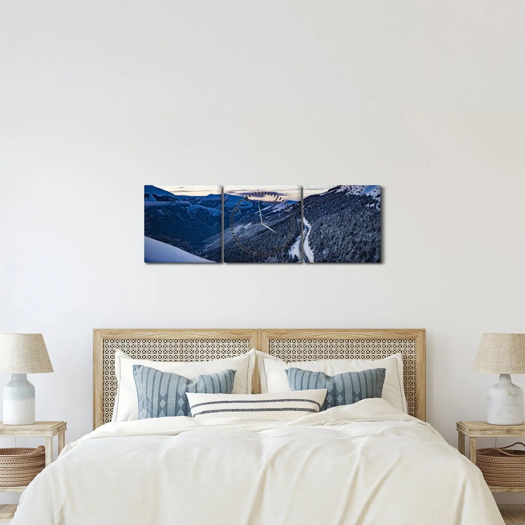 Obraz ośnieżonego stoku (z zegarem) (90x30 cm)