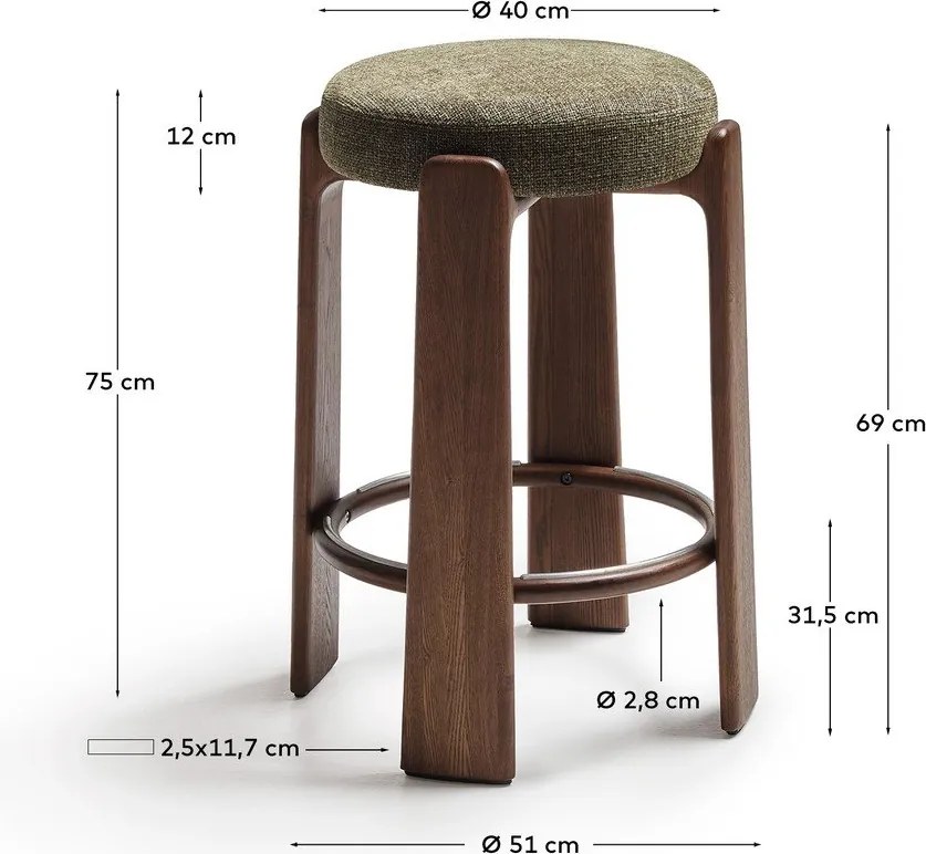 Zielony/w ciemnym naturalnym kolorze hoker z litego drewna jesionowego (wysokość siedziska 75 cm) Granite – Kave Home